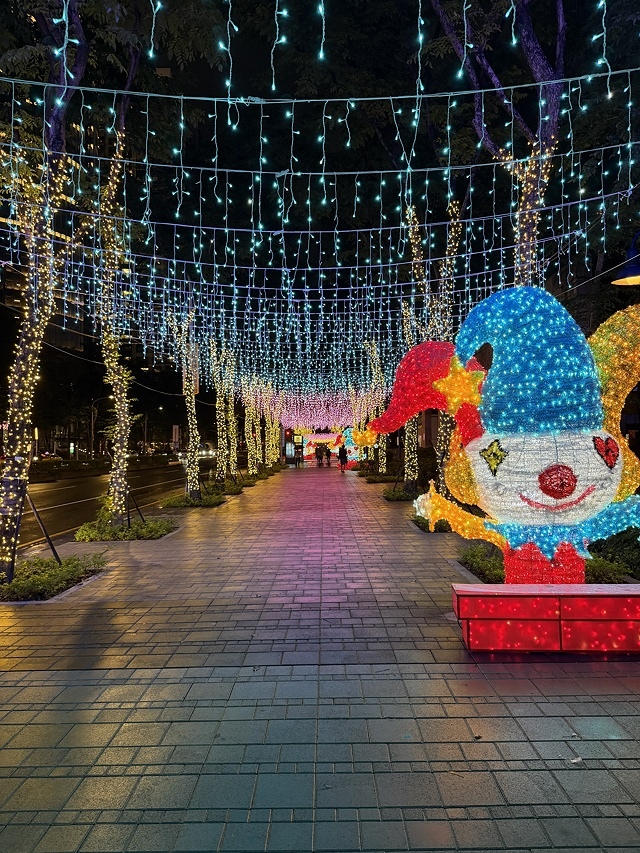 2025新北耶誕城夢幻開城🎄,一起走進馬戲嘉年華的奇幻世界, 2025新北耶誕城夢幻開城🎄,一起走進馬戲嘉年華的奇幻世界,