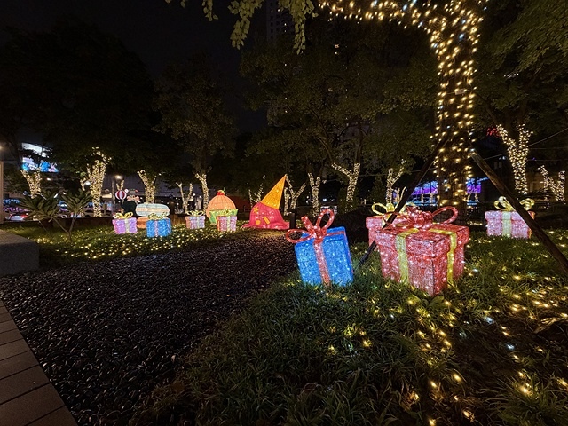 2025新北耶誕城夢幻開城🎄,一起走進馬戲嘉年華的奇幻世界, 2025新北耶誕城夢幻開城🎄,一起走進馬戲嘉年華的奇幻世界,