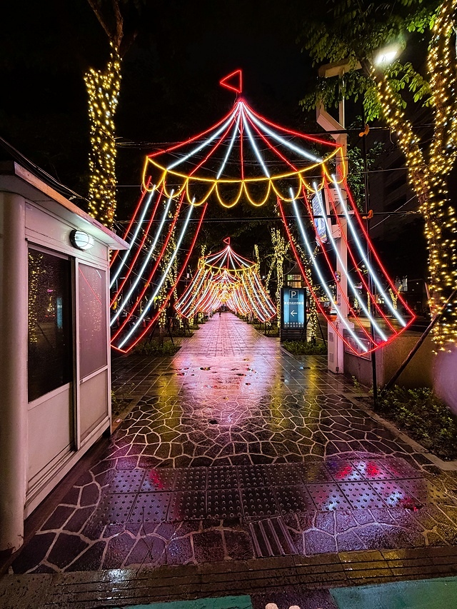 2025新北耶誕城夢幻開城🎄,一起走進馬戲嘉年華的奇幻世界, 2025新北耶誕城夢幻開城🎄,一起走進馬戲嘉年華的奇幻世界,