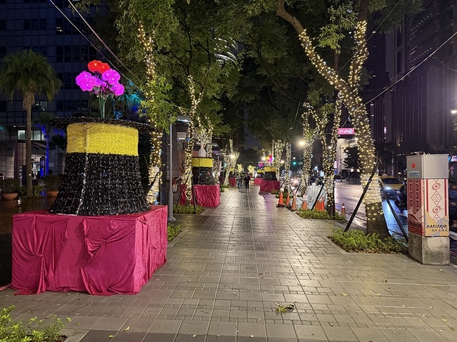 2025新北耶誕城夢幻開城🎄,一起走進馬戲嘉年華的奇幻世界, 2025新北耶誕城夢幻開城🎄,一起走進馬戲嘉年華的奇幻世界,