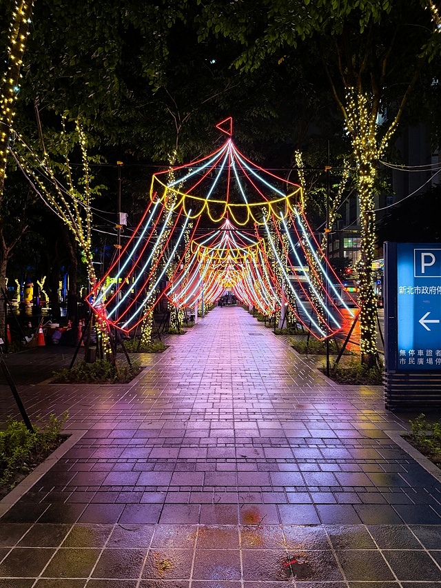 2025新北耶誕城夢幻開城🎄,一起走進馬戲嘉年華的奇幻世界, 2025新北耶誕城夢幻開城🎄,一起走進馬戲嘉年華的奇幻世界,