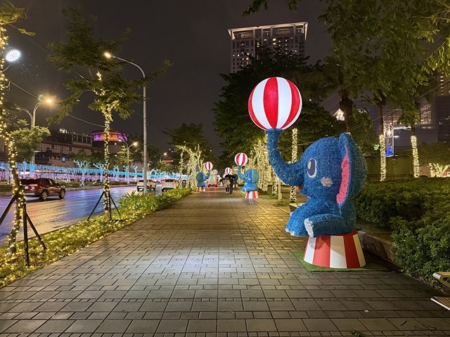 2025新北耶誕城夢幻開城🎄,一起走進馬戲嘉年華的奇幻世界, 2025新北耶誕城夢幻開城🎄,一起走進馬戲嘉年華的奇幻世界,