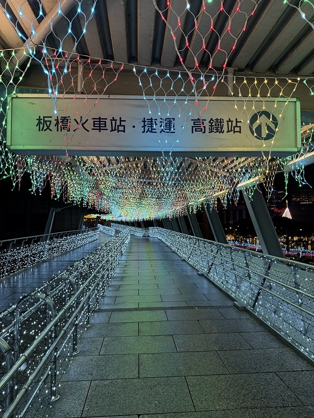 2025新北耶誕城夢幻開城🎄,一起走進馬戲嘉年華的奇幻世界, 2025新北耶誕城夢幻開城🎄,一起走進馬戲嘉年華的奇幻世界,