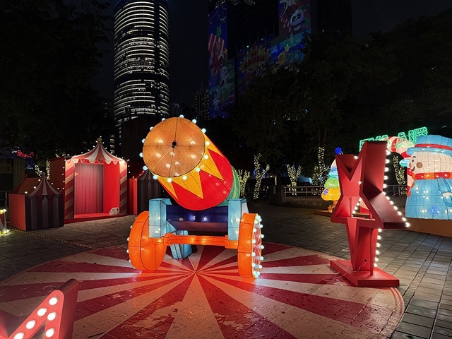 2025新北耶誕城夢幻開城🎄,一起走進馬戲嘉年華的奇幻世界, 2025新北耶誕城夢幻開城🎄,一起走進馬戲嘉年華的奇幻世界,