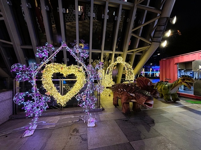 2025新北耶誕城夢幻開城🎄,一起走進馬戲嘉年華的奇幻世界, 2025新北耶誕城夢幻開城🎄,一起走進馬戲嘉年華的奇幻世界,