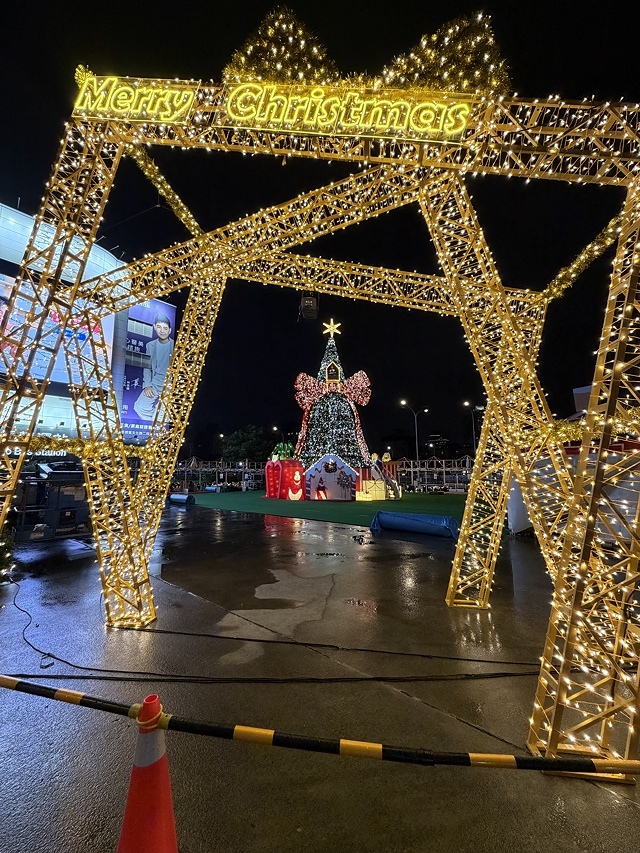 2025新北耶誕城夢幻開城🎄,一起走進馬戲嘉年華的奇幻世界, 2025新北耶誕城夢幻開城🎄,一起走進馬戲嘉年華的奇幻世界,