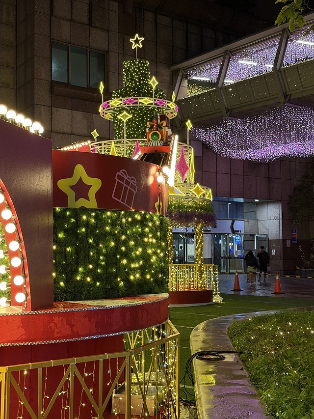 2025新北耶誕城夢幻開城🎄,一起走進馬戲嘉年華的奇幻世界, 2025新北耶誕城夢幻開城🎄,一起走進馬戲嘉年華的奇幻世界,