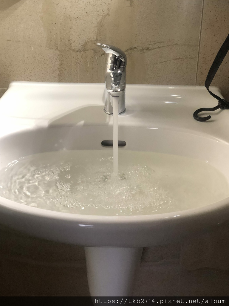 012洗手台排水系統.jpg 012洗手台排水系統.jpg