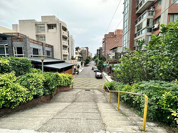 LINE_ALBUM_¥1298萬-學府路學區三房門前停車_230819_6.jpg