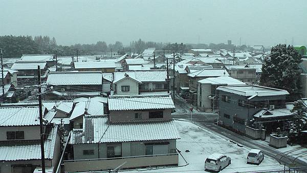 2/8雪が降っている