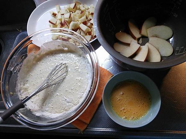 用炊飯器做蘋果蛋糕，