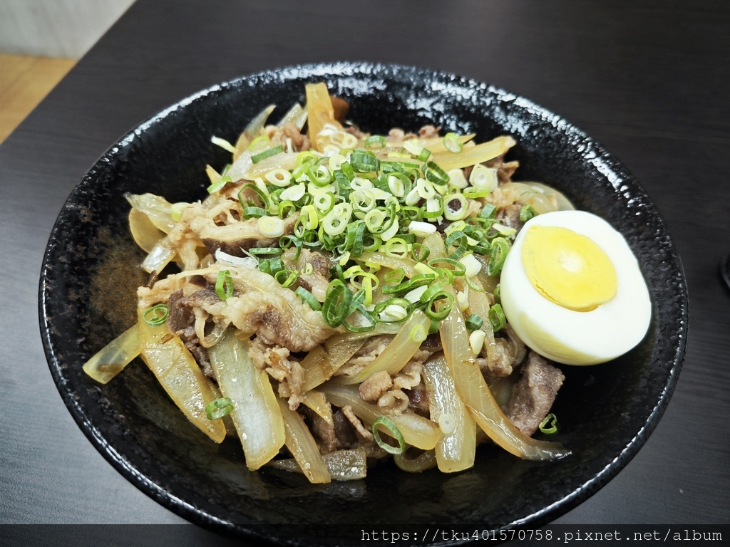 屏東美食｜屏東車站美食推薦!只要百元的牛肉丼飯，大碗又滿意的