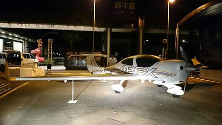 1：1 FRP模型飛機(尺寸長8米寬11米)