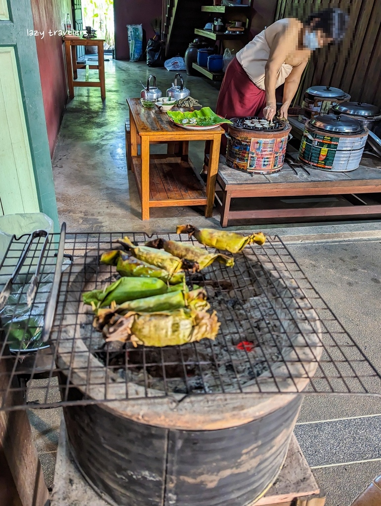 北碧景點篇：必來的Safari Park北碧動物園餵食長頸鹿