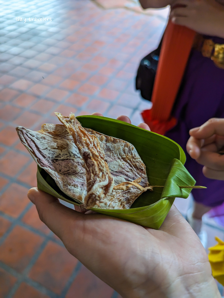 北碧景點篇：必來的Safari Park北碧動物園餵食長頸鹿