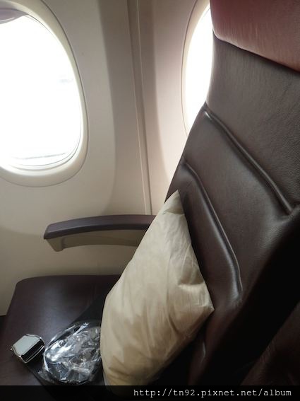 042 Seats with Pillow and Earpiece 0905h