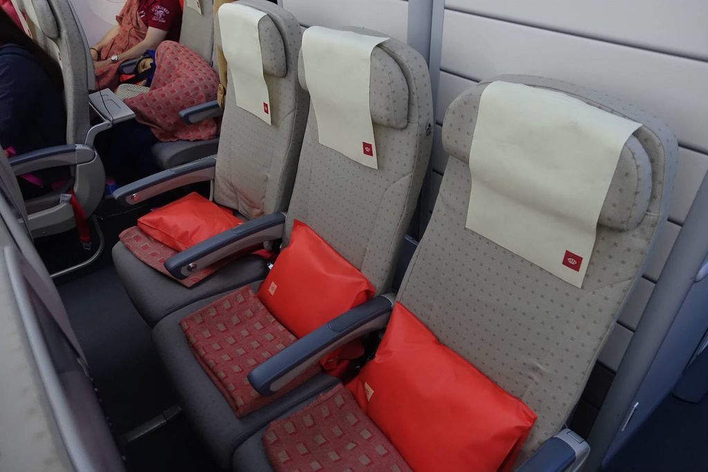 08 2314h DSC08096 Economy Seats