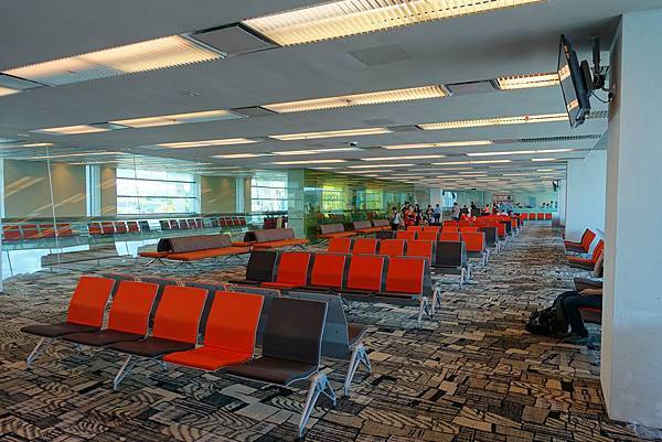 1244h DSC02807 Empty Boarding Lounge