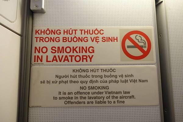 1329h DSC02847 Signages in Vietnamese