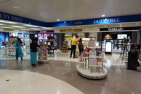 1532 DSC02993 Other Duty Free Shops.jpg