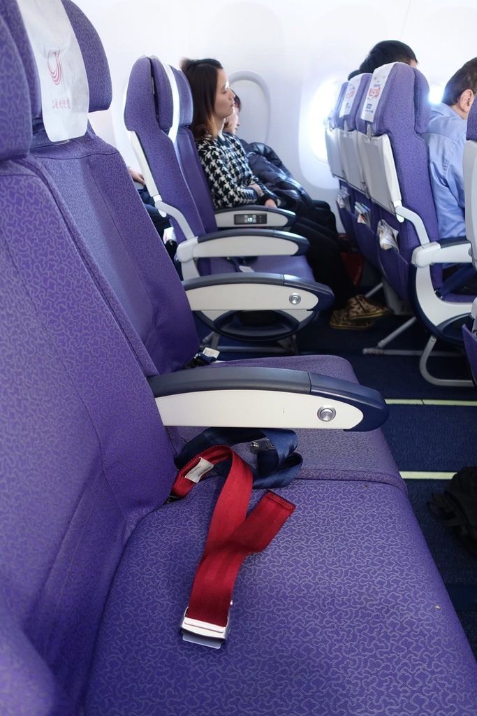 1522 DSC03755 Quite Comfortable Economy Seats.jpg