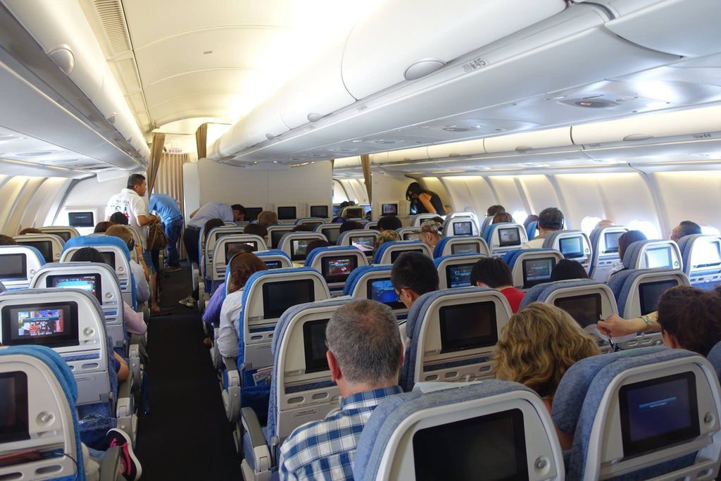 1426 DSC06843 Full Economy Cabin (1403 Take Off 1422 Signs Off for Crew)