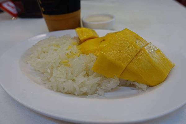 0940b DSC08167 Mango Sticky Rice and Iced Tea.jpg