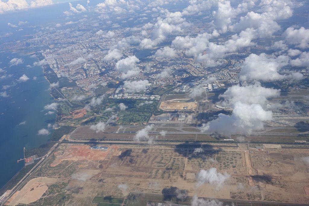 1024DSC09531 Overflying Changi