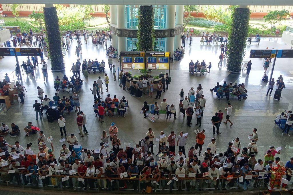 1512DSC09772 Looking Down to Arrival Hall