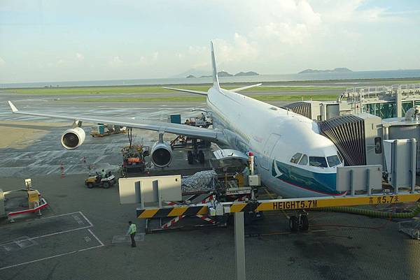 0651DSC09987 B-HXE CX496 HKG-TPE A340-300