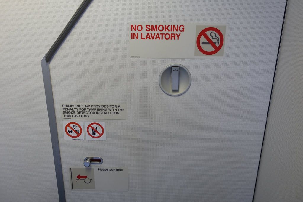 2043DSC00296 No Wifi or HP in Lavatory