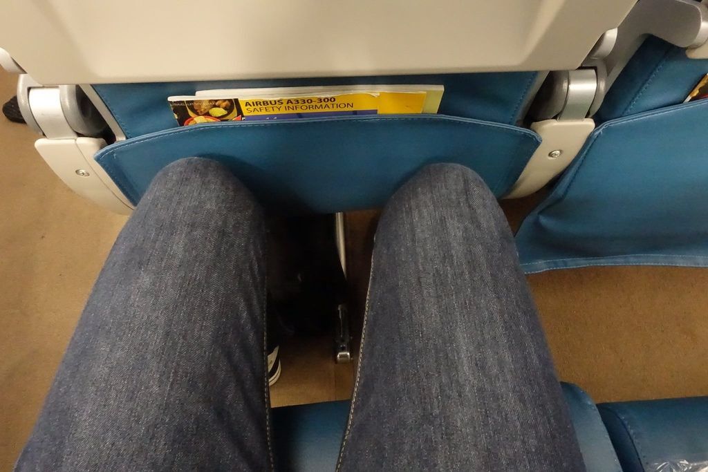 2045DSC00301 Very Tight Legroom