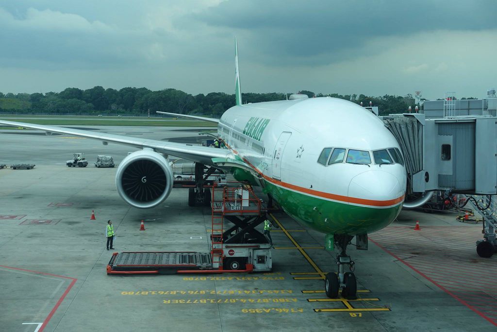 [分享] 長榮航空 BR216 SIN-TPE 畢業旅行第一篇