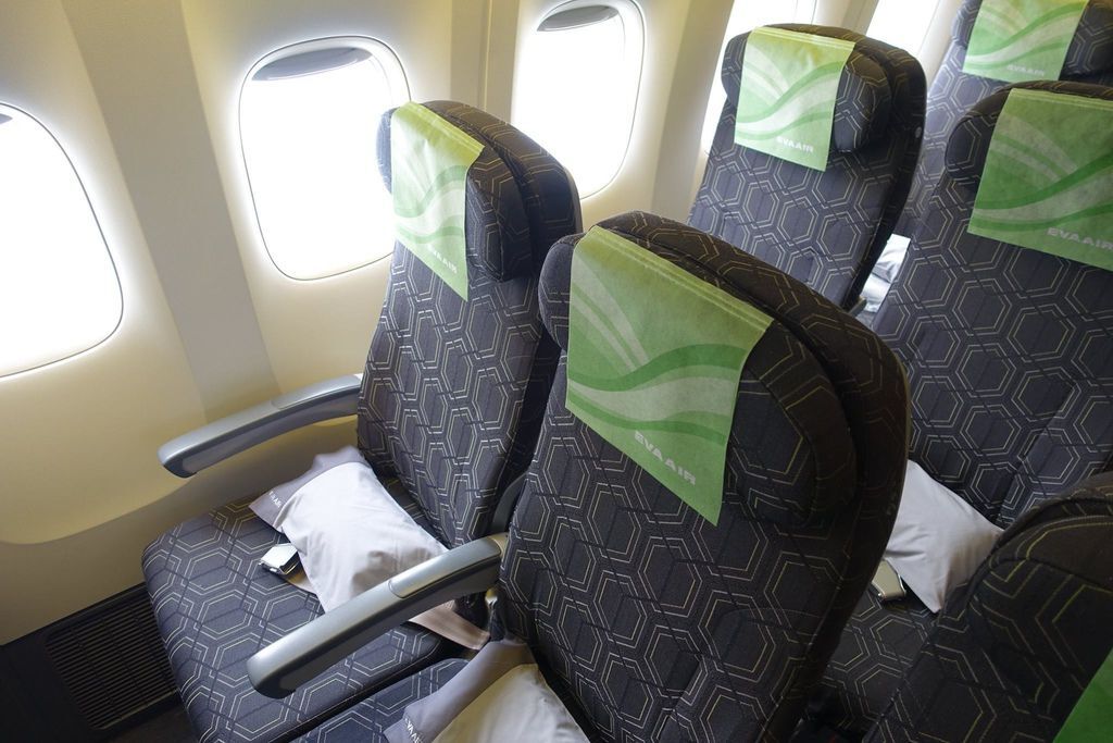 [分享] 長榮航空 BR215 TPE-SIN 心目中Y艙No.1