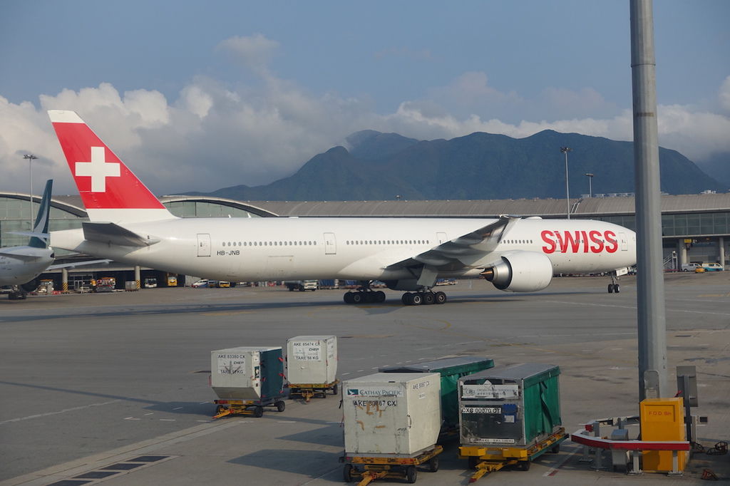 70 DSC05965 LX138 LX139 ZRH-HKG-ZRH B77W Brand New Mar 2016 HB-JNB.JPG