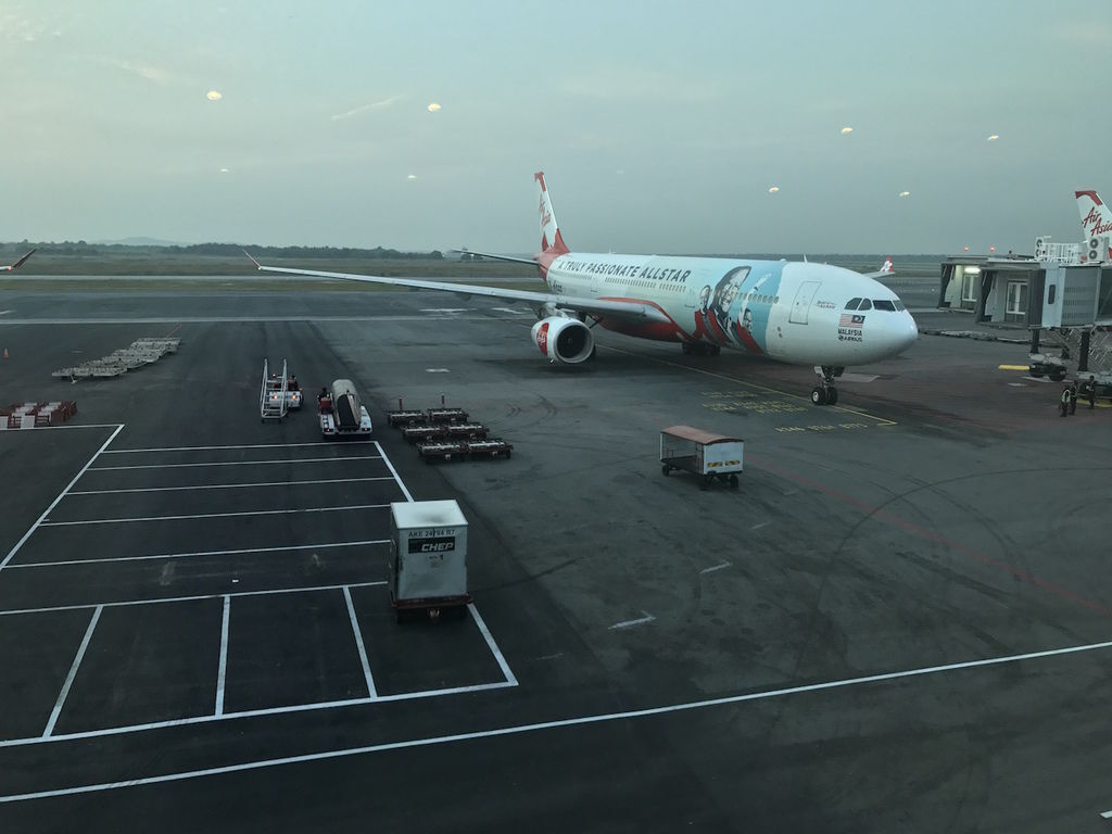 [分享] 全亞洲航空 D7378 KUL-TPE 廉航平躺座椅