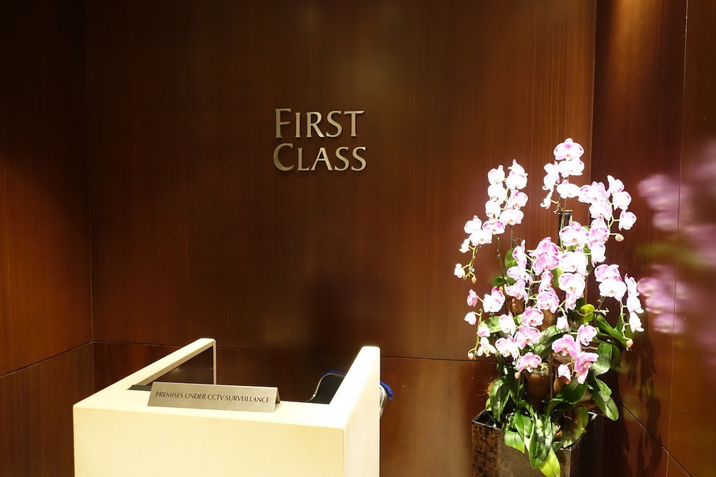 25 DSC02184 First Class Entrance.jpg