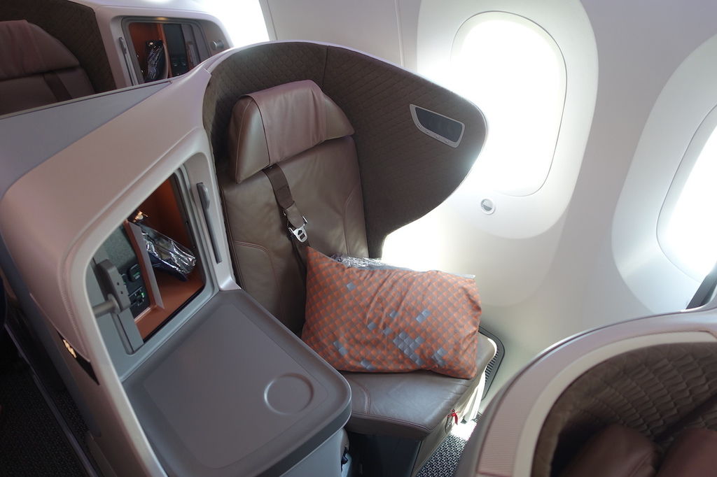 [分享] 201904 SQ943 DPS-SIN 新航新款區域型J艙