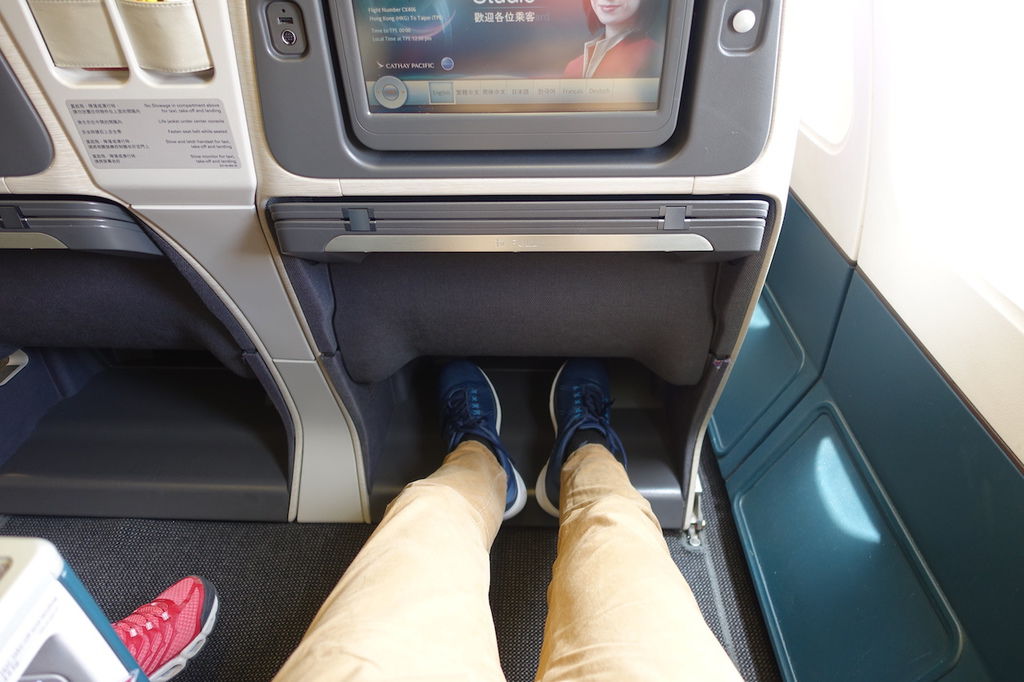 45 DSC02948 Legroom II.jpg