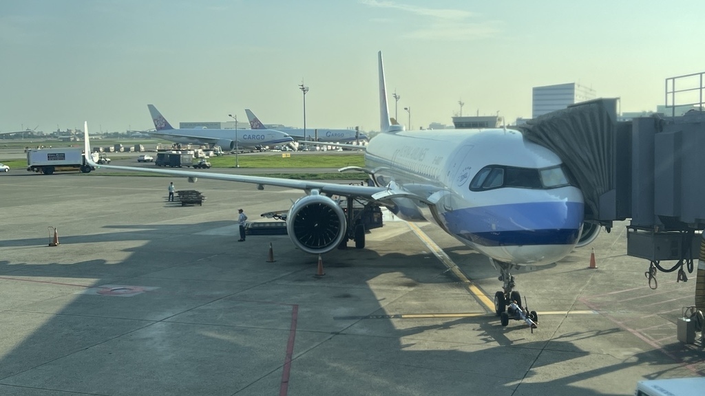 [分享] 中華航空 CI756 SIN-TPE 華航J艙初體驗