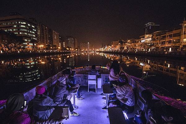 酒店周邊景點_平底船_夜景.jpg