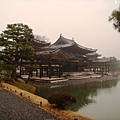 214.雨中的國寶平等寺.JPG