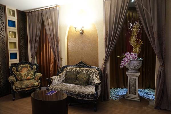 杜拜風情房間-沙發區