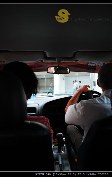 很不幫我們趕時間的計程車司機 很不幫我們趕時間的計程車司機