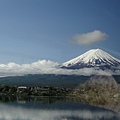 遠眺富士山與河口湖