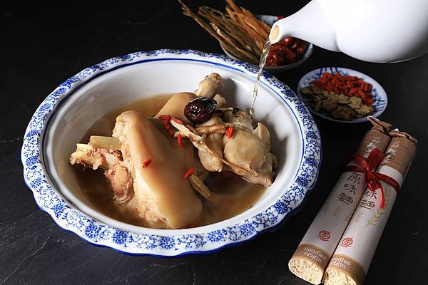 台南晶英「福壽豬腳」禮盒售價888元,閏月為長輩進補添福壽的最佳選擇!.jpg 台南晶英「福壽豬腳」禮盒售價888元,閏月為長輩進補添福壽的最佳選擇!.jpg