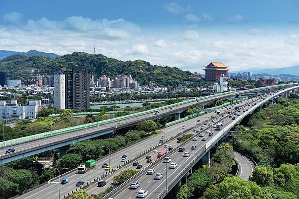 泰山新成屋｜鵬程豐翠｜享尖凍山與辭修公園綠意Ｘ近市區機能Ｘ一