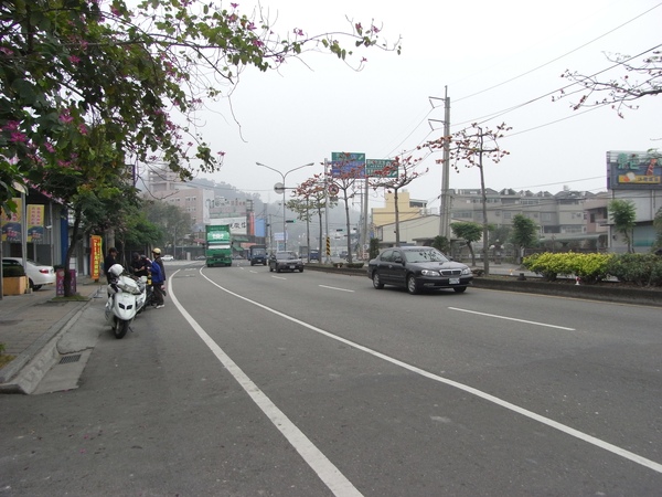 賊頭又在欺負機車.JPG 賊頭又在欺負機車.JPG