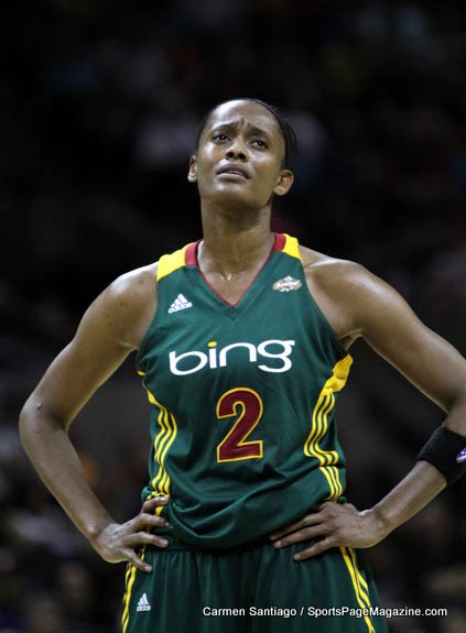 110714  銀星 v.s 暴風 - Swin Cash