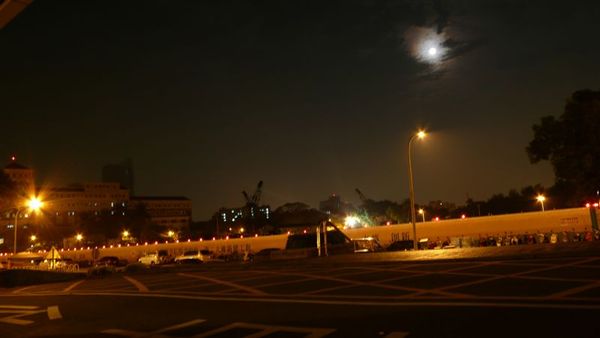 最圓的月 & 雲平大樓